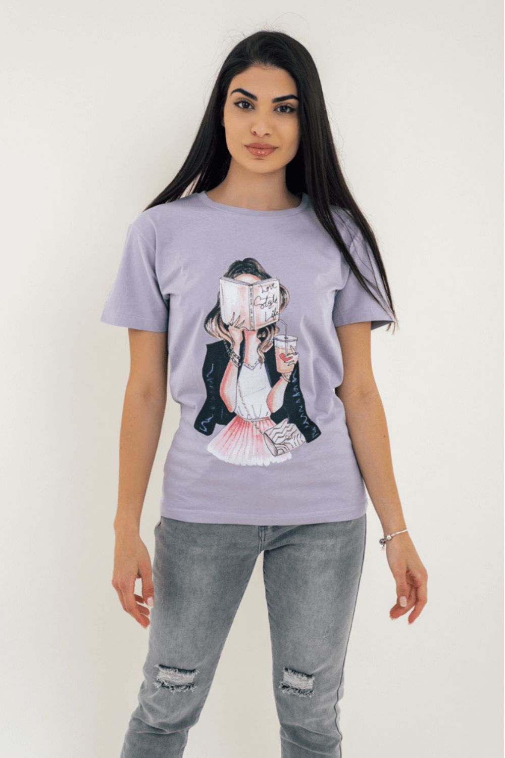 T-Shirt "A Girl With A Book"