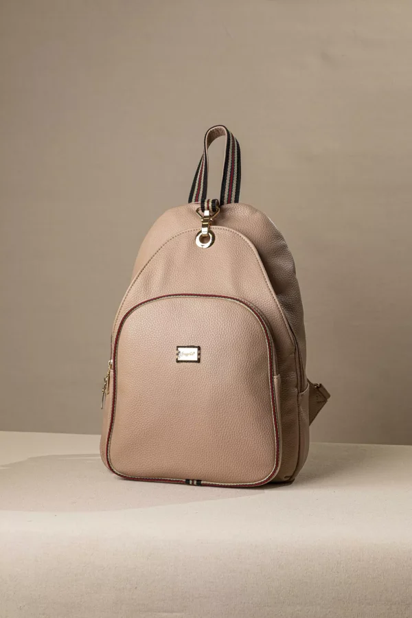 Backpack με πολλές θήκες και casual logo