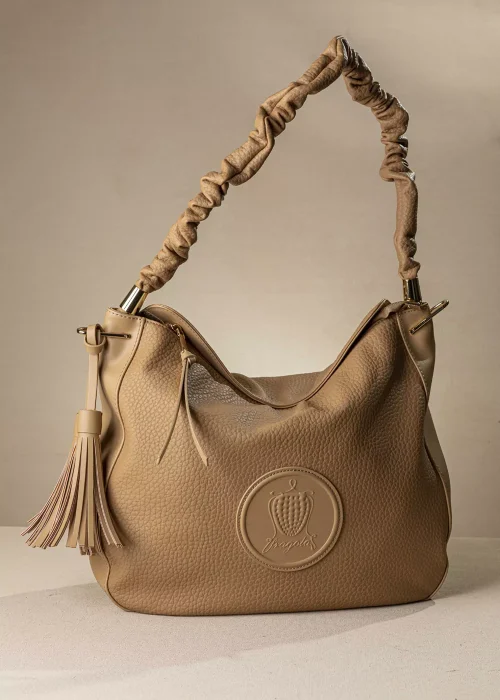 FE217 camel 1