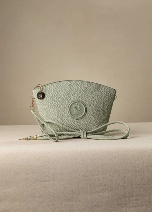 PC018C light green 1